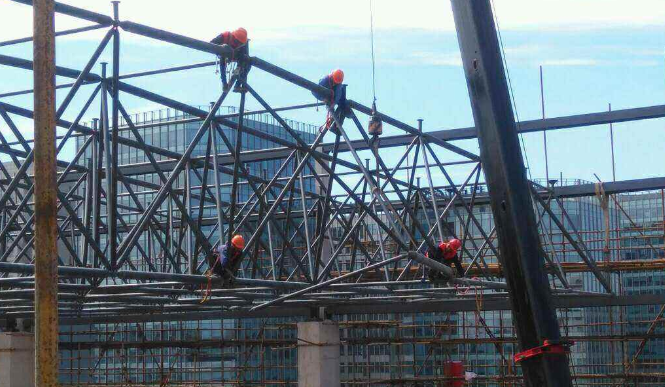 顺义论网架装配施工中搭设脚手架应当留神的事故